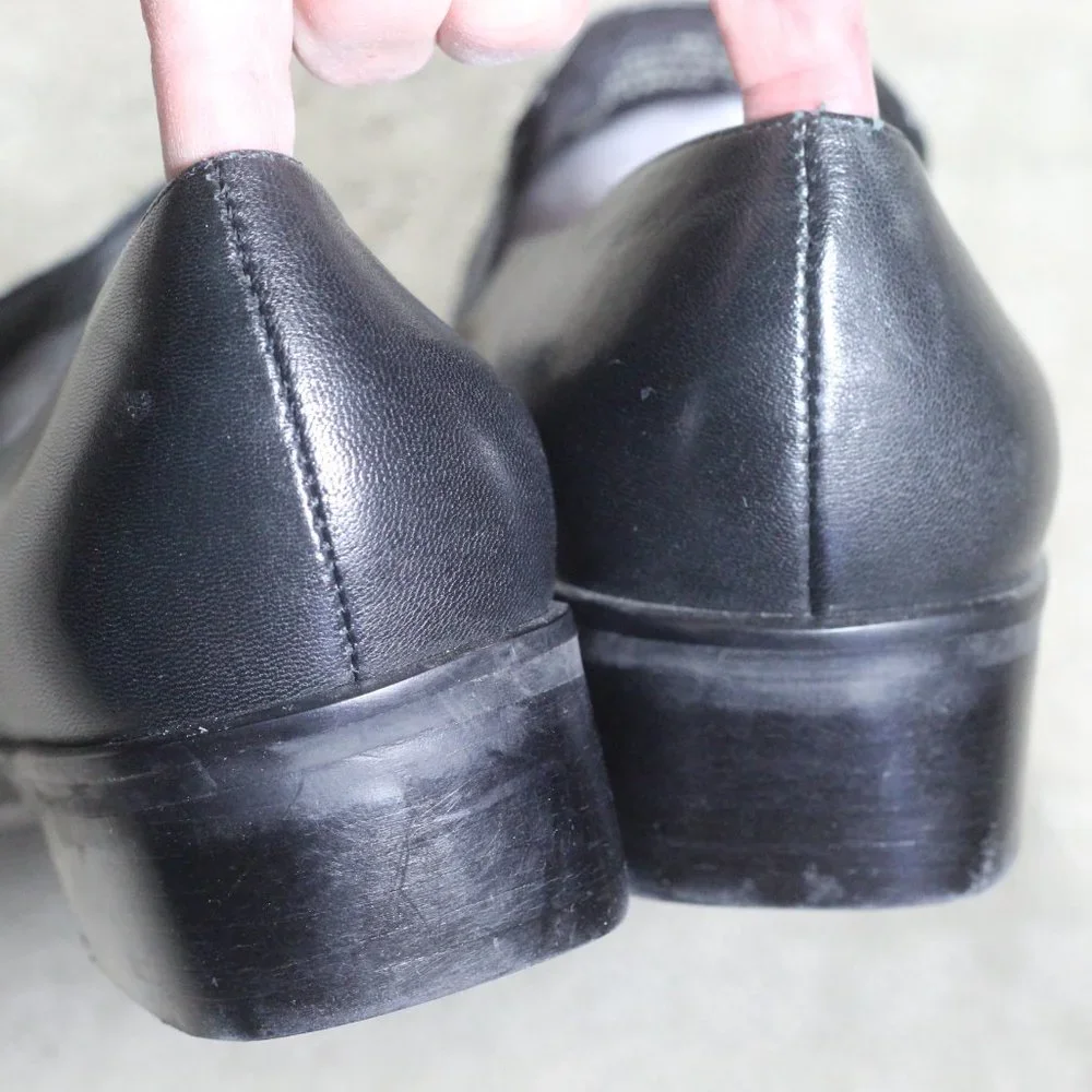 NWOT Trotters Size 7 Black Leather 1.5